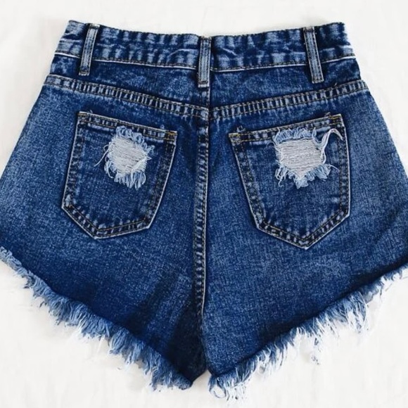 HIGH WAISTED SHORTS - Picture 2 of 3